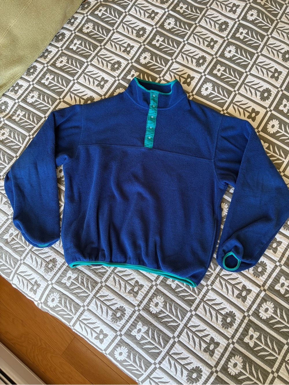 Unisex Vintage Blue Fleece Pullover with Teal Trim